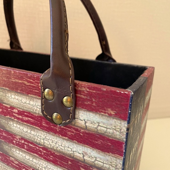 Decorative Wooden American Flag Box with Handles, Weathered Design, 11 x… - Picture 4 of 7